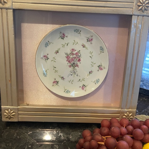 Simply Chic Floral Plate with Frame - Picture 3 of 6